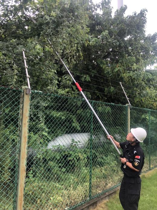 C:/Users/BA/Desktop/風(fēng)雨過后南京保安迅速行動(dòng)，恢復(fù)安“寧”面貌/2.jpg2