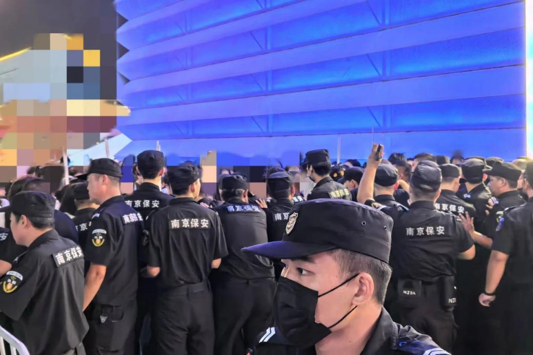 C:/Users/Administrator/Desktop/臺(tái)風(fēng)“貝碧嘉”來襲，南京保安積極應(yīng)對(duì)，“守”護(hù)萬家團(tuán)圓！/12.jpg12