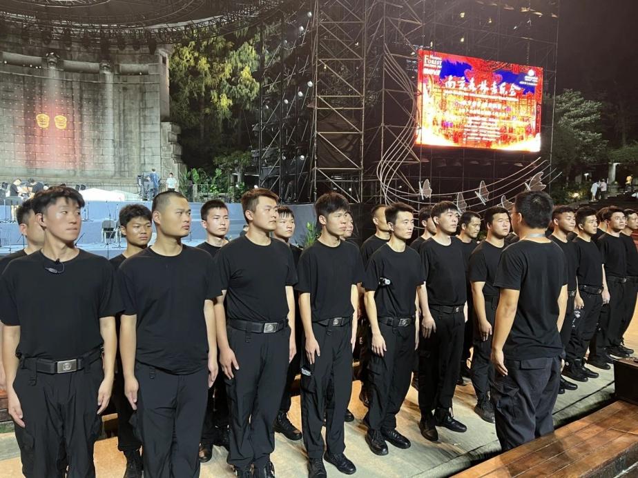 C:/Users/Administrator/Desktop/臺(tái)風(fēng)“貝碧嘉”來襲，南京保安積極應(yīng)對(duì)，“守”護(hù)萬家團(tuán)圓！/10.jpg10