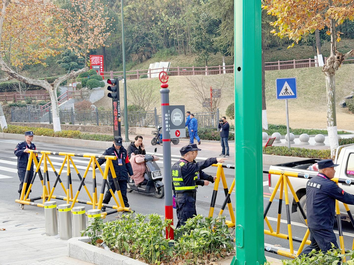 E:/25.12.10后 上傳網(wǎng)站留存/“保安衛(wèi)士”護(hù)航，熱血燃賽場(chǎng)！——南京市保安服務(wù)有限公司大廠分公司保障WCBA女籃聯(lián)賽激情開(kāi)燃/照片/微信圖片_20251210163658_265_1.jpg微信圖片_20251210163658_265_1