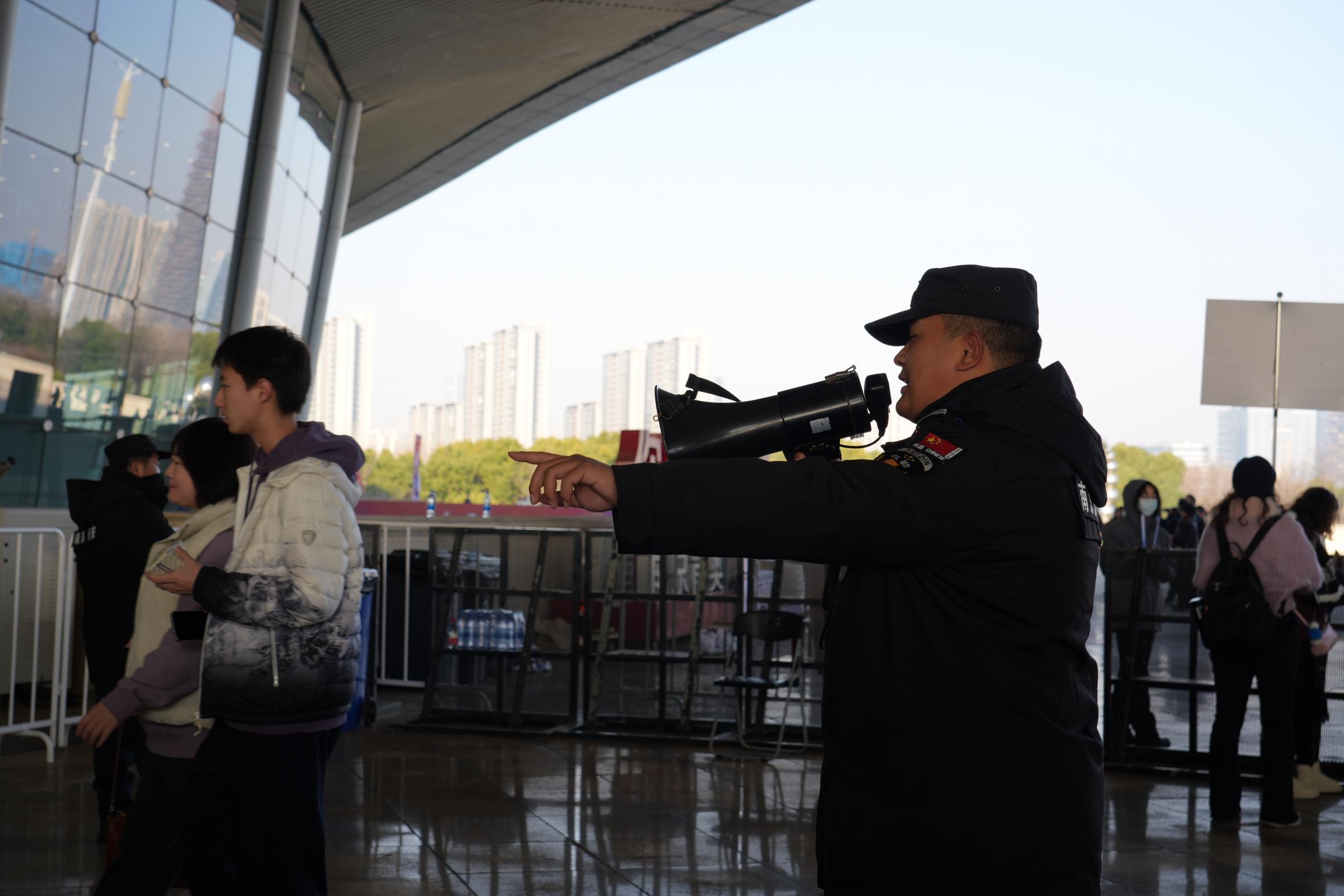 E:/25.12.10后 上傳網(wǎng)站留存/“安保鐵軍、硬核保障”2025系列報(bào)道四十一——乒超巔峰對(duì)決耀金陵 南京市保硬核護(hù)航筑平安/DSC06342.JPGDSC06342